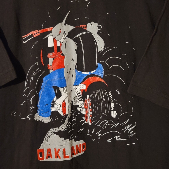 Vintage y2k Oakland Motorcycle T Shirt - Picture 2 of 5